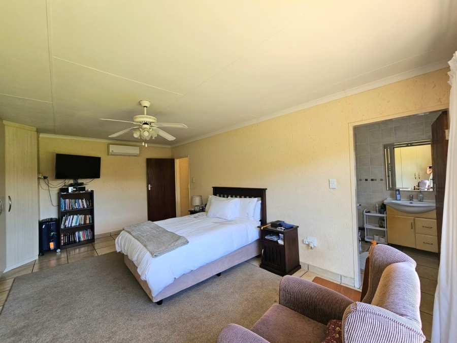 5 Bedroom Property for Sale in Miederpark North West